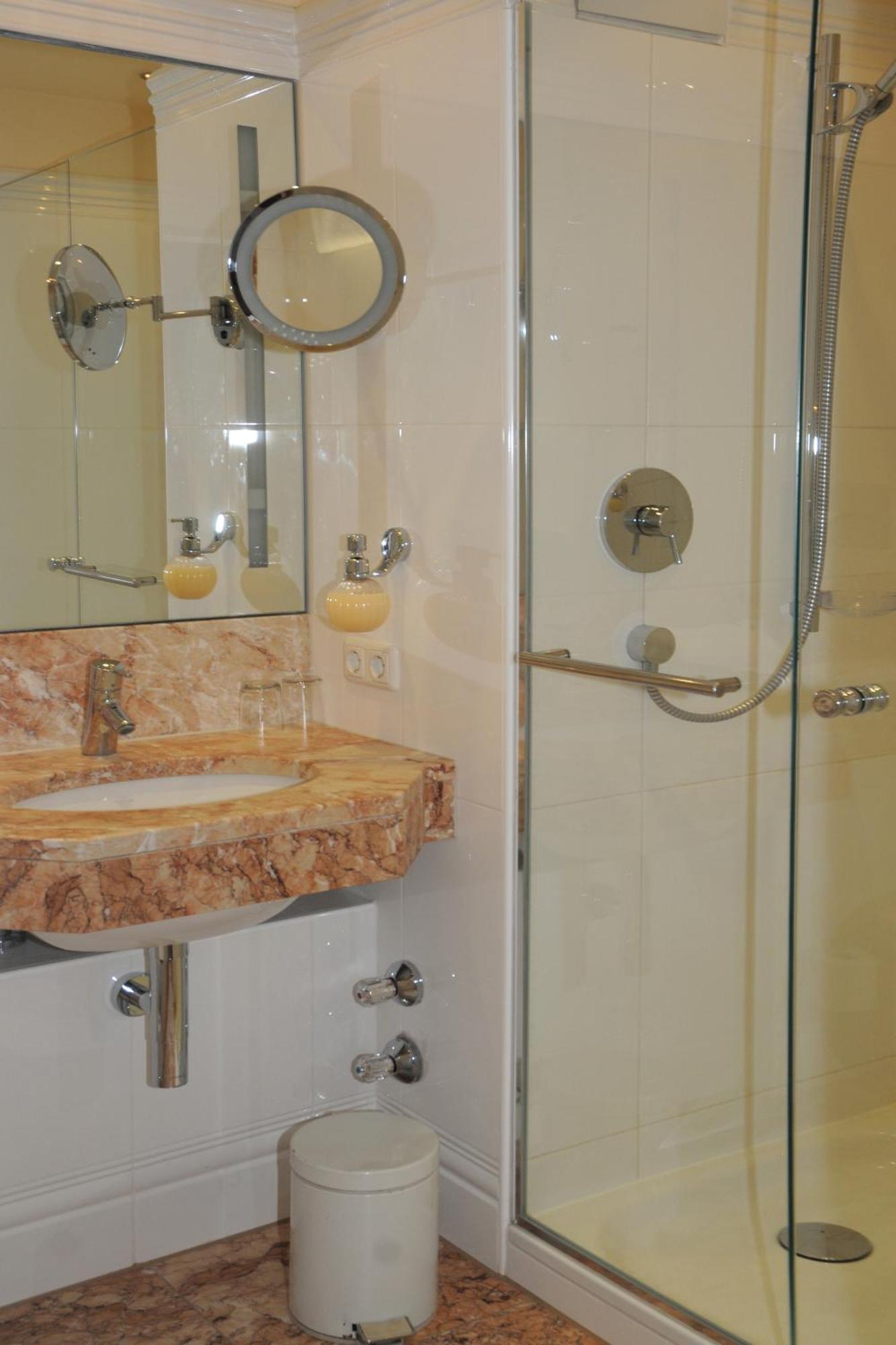 Hotel Gasthof Alte Post Holzkirchen Holzkirchen  Rom bilde